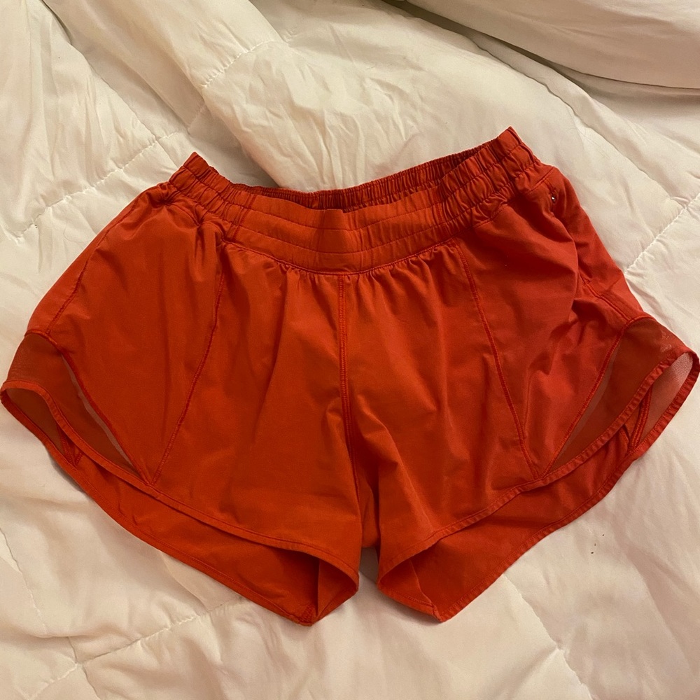 lululemon hotty hot 2.5 length shorts